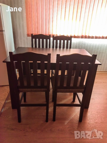 Трапезна маса с 4 стола, цвят тъмно кафяво венге, цена 100 евро, снимка 2 - Маси - 53727436