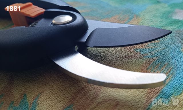 Градинска лозарска ножица FISKARS с разминаващи се остриета SingleStep™. Нова., снимка 6 - Градински инструменти - 45711056