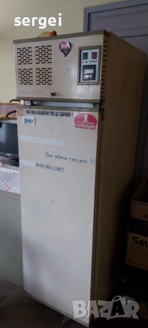 Хладилна витрина.