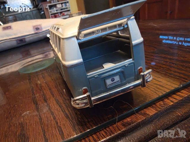 Volkswagen Van Samba Maisto 1:25 , снимка 5 - Колекции - 53762422