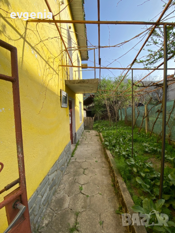 Продава се къща в село Крупник, снимка 5 - Къщи - 45059207