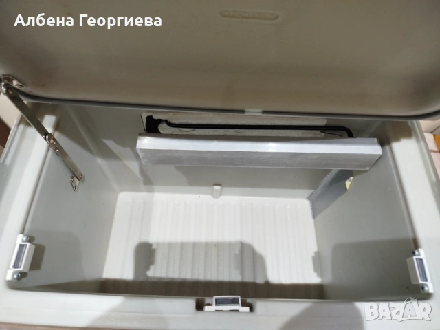 Къмпинг хладилник Mobil Cooler Electrolux 12/220 V/ GAZ, снимка 8 - Хладилни чанти - 53301650