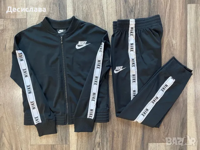 Екип Nike 146-156 см дамско XS, снимка 1 - Спортни екипи - 48640630