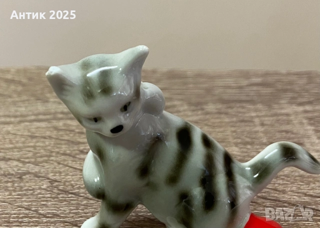 Винтидж порцеланова миниатюра „Коте с червена топка“, снимка 7 - Антикварни и старинни предмети - 53597400