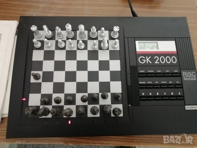 Шахматен компютър Saltec Kasparov GK2000