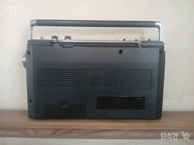 ПРОДАВАМ МНОГО ЗАПАЗЕН РЕТРО КАСЕТОФОН КЛАСИКА ( SHARP GF-8181 JAPAN) , снимка 3 - Радиокасетофони, транзистори - 53888948