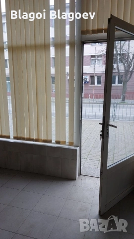 Продава се . Дава под Наем.търговски обект(фризьорски салон) 68кв.м на главен булевард ., снимка 14 - Магазини - 42079338