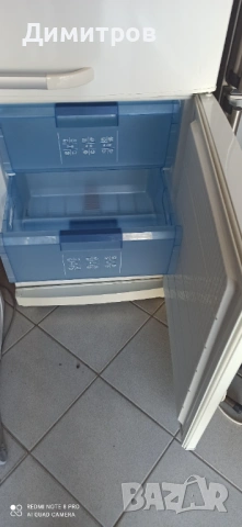 Продавам хладилник с фризер Bosch, снимка 3 - Хладилници - 54148296