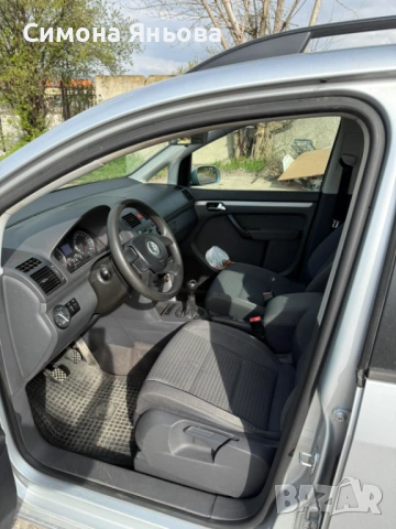 VW Touran 2.0 TDI, снимка 5 - Автомобили и джипове - 54221557