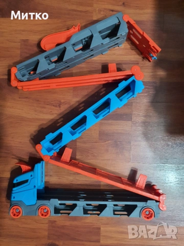 Игрален комплект 2 In 1 Hot Wheels - Мега автовоз и писта, снимка 2 - Колекции - 54166948