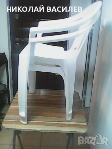 Дървена     сгъваема      маса    и     два  стола 50  см  .    /  80  см  .   /  предлагам  , снимка 5 - Маси - 45715928