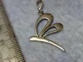 НЕЖЕН ФИГУРАЛЕН СРЕБЪРЕН МЕДАЛЬОН ПЕПЕРУДА АРТ ПЕНДАНТ СРЕБРО 925 ПРОБА 43075, снимка 1