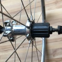 Капли за шосеен велосипед Shimano WH R561, снимка 2 - Части за велосипеди - 46065472