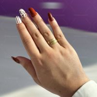 Златист дамски пръстен от медицинска стомана с камък и гравирани декорации, снимка 2 - Пръстени - 45710476