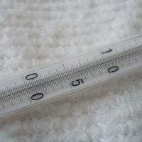 Прецизен термометър 0+200C GDR, снимка 2 - Медицинска апаратура - 45467394