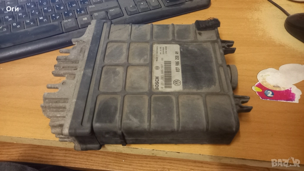 Компютър за Фолксваген Пасат В4 и Голф 3 1.6 101к.с. 037 906 258 AM  0 261 203 686/687, снимка 1