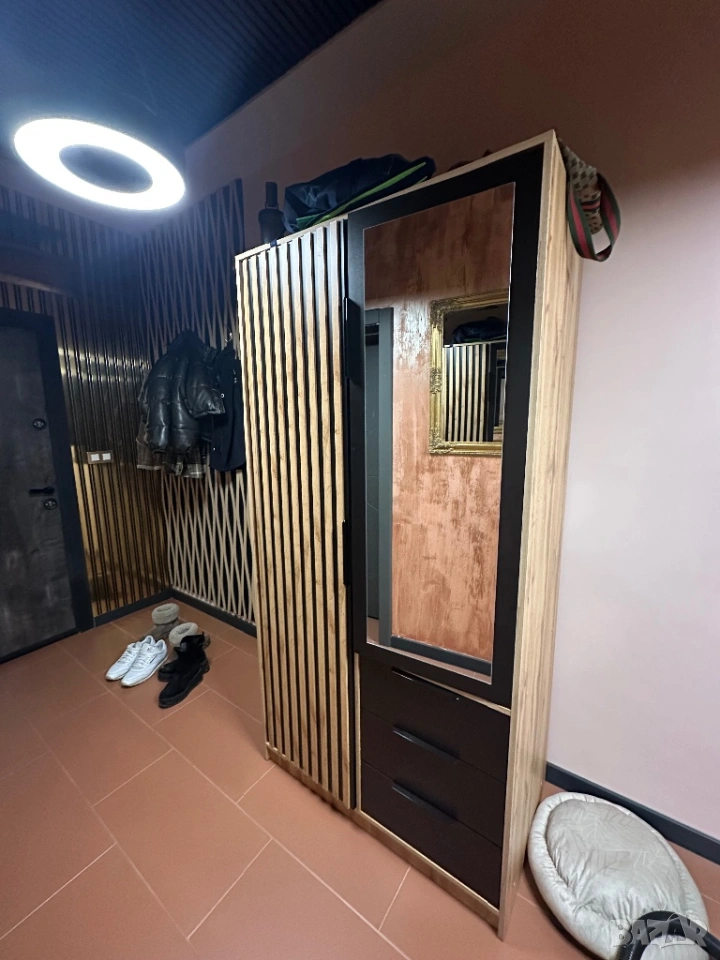 Гардероб за дрехи много запазен, снимка 1