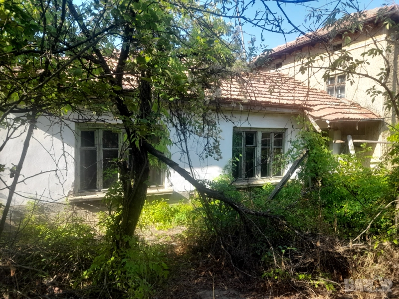 Имот ,сравнително голям, снимка 1