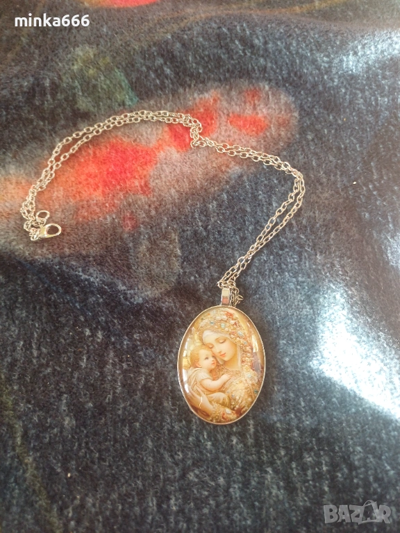 Сребърно колие с медальон., снимка 1