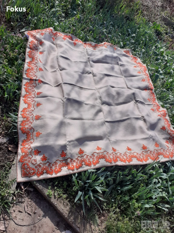 Стара голяма бродирана ленена покривка с български шевици, снимка 1