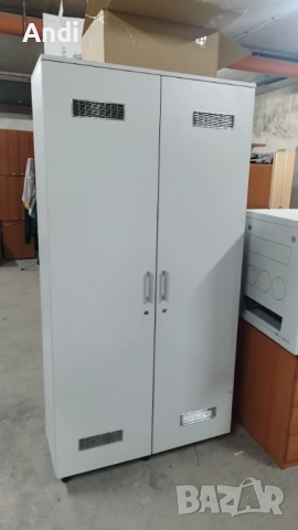 Гардероб с две врати - Офис шкаф 100/40/198 с ключалки