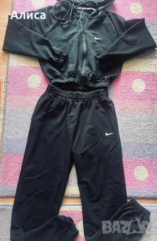 Дамски екип Nike, размер “М”, снимка 2 - Спортни екипи - 54156100
