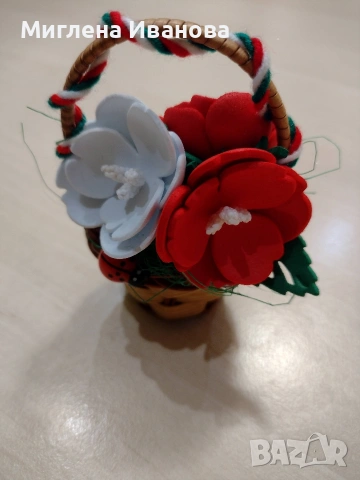 Мартеници на дървени шайбички/кошнички, снимка 7 - Ръчно изработени сувенири - 34237664