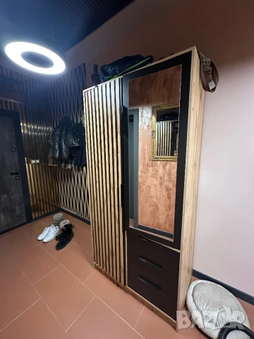 Гардероб за дрехи много запазен