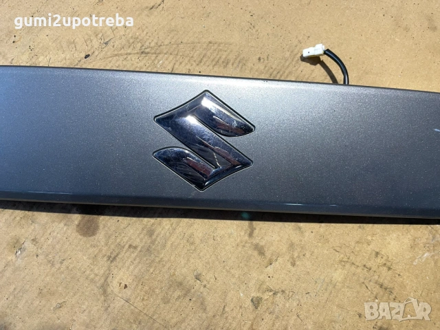 Облицовка с Емблема Багажник 83941-61M0 SUZUKI SX4 S-Cross JY 2018 1.0 Турбо, снимка 2 - Части - 53070123