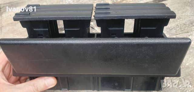 Касетник за бмв е36 държач аудио касетки bmw e36 audio cassette storage holder center console, снимка 2 - Части - 46743976