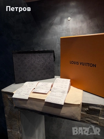 100% ОРИГИНАЛЕН Louis Vuitton Clutch Voyage MM + бележки и кутия