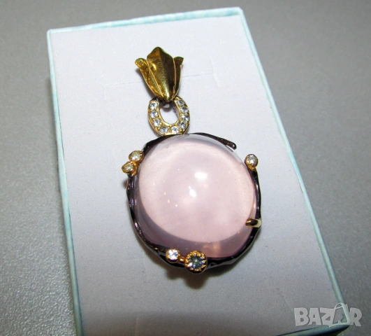 голям прозрачен розов кварц 45 карата, размер 51x25x13, тегло 15.3гр. подходящ за подарък, снимка 3 - Колиета, медальони, синджири - 53710557