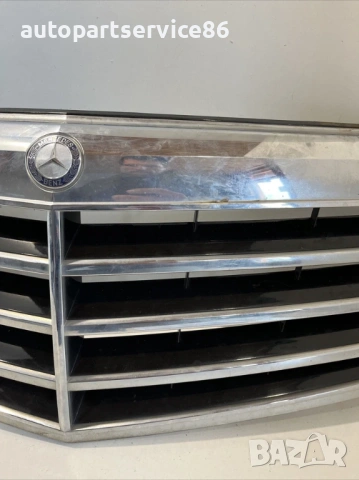 Хромирана емблема за предна решетка за Mercedes W212 2.2 CDI RHD (2012) , снимка 2 - Части - 53994389