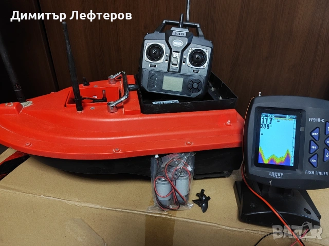 лодката за захранка със сонар 