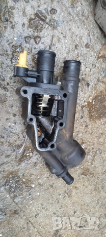 Корпус на термостат Peugeot 407 1.8 бензин, снимка 2 - Части - 52352358