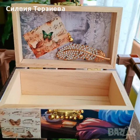 Ръчно изработена дървена кутия с вътрешна декорация , снимка 5 - Декорация за дома - 50347165