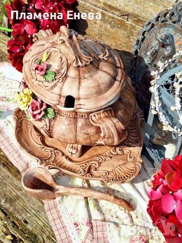 Италиански комплект от Bassano Italy терин, плато и черпак , снимка 12 - Антикварни и старинни предмети - 53744885