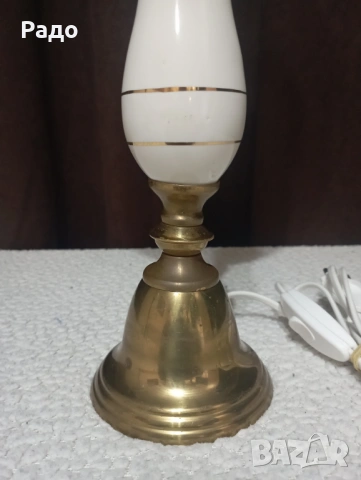 Комплект от две порцеланови лампи с бели стъклени абажури, снимка 3 - Настолни лампи - 52097464