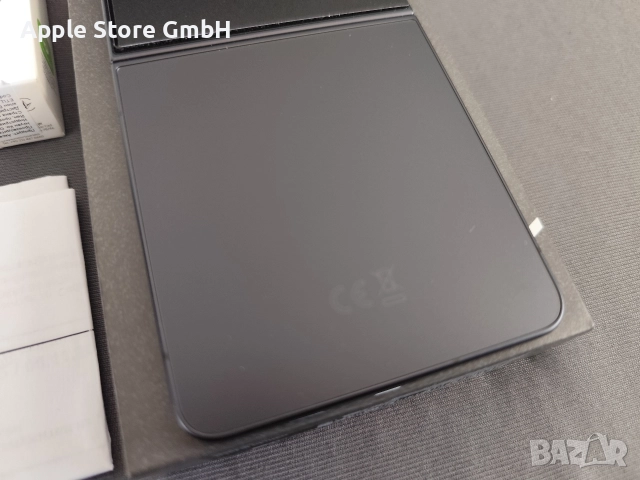 Samsung Z Flip 7 JetBlack 12GB RAM / 256 ROM, снимка 4 - Samsung - 52636224