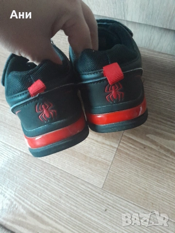 Детски светещи маратонки 33 номер, снимка 5 - Детски маратонки - 54015902