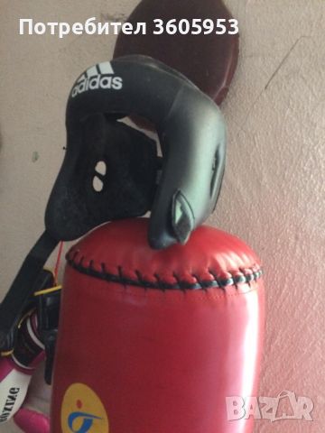 Боксова круша с два чифта ръкавици и каска, снимка 2 - Бокс - 45701363