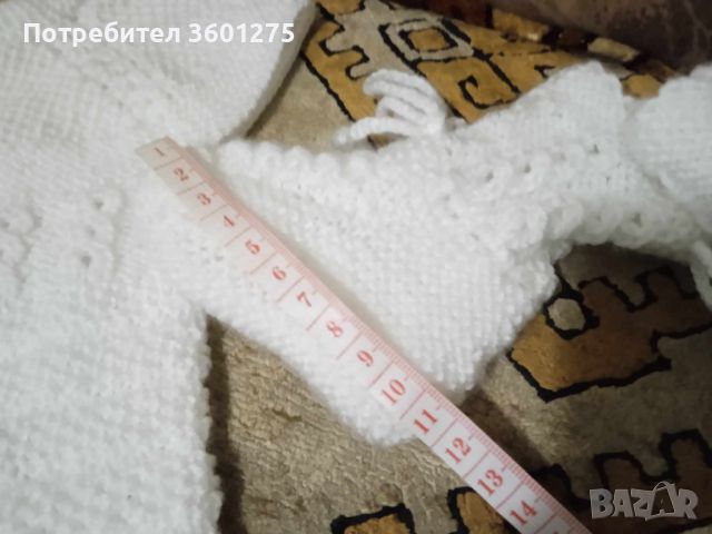 Бебешко ново ръчно плетено бяло комплектче - елеченце и терлички , снимка 5 - Комплекти за бебе - 45331808