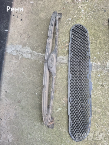 Ескорт 1996г решетка, снимка 2 - Части - 52213508