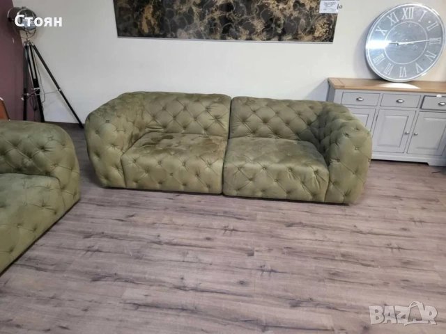 Зелен комплект дивани от плат набук две тройки тип Честърфийлд, снимка 4 - Дивани и мека мебел - 51956009