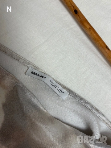 Нова сатенена рокля на Bershka, снимка 9 - Рокли - 53102818