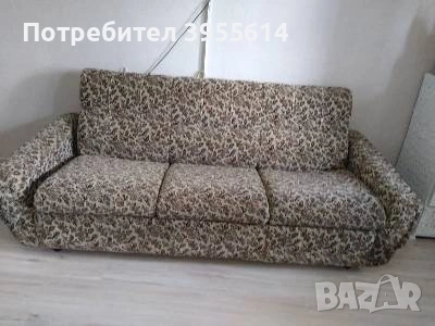 Продавам холов разтегателен диван с два фотьойла и две табуретки 