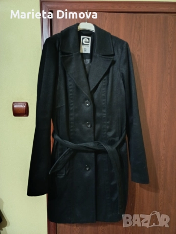 Елегантно дамско палто 