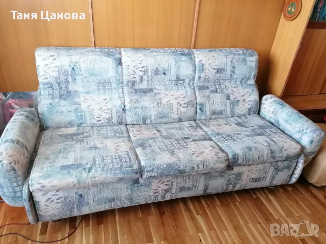 Холна гарнитура от разтегателен диван с железен механизъм, две табуретки и два фотьойла