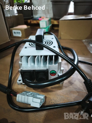 Livepo 4 58.4v 25A зарядно за литиево-фосфатна Железна батерия