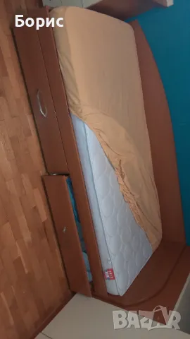 Eдинично легло 200/90см с 2 чекмеджета и матрак като ново, снимка 1